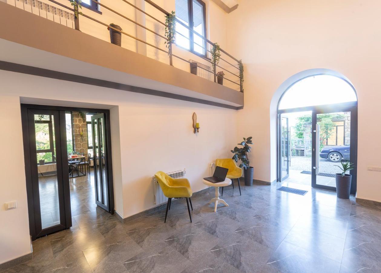 Popock Goris Hotel Екстериор снимка