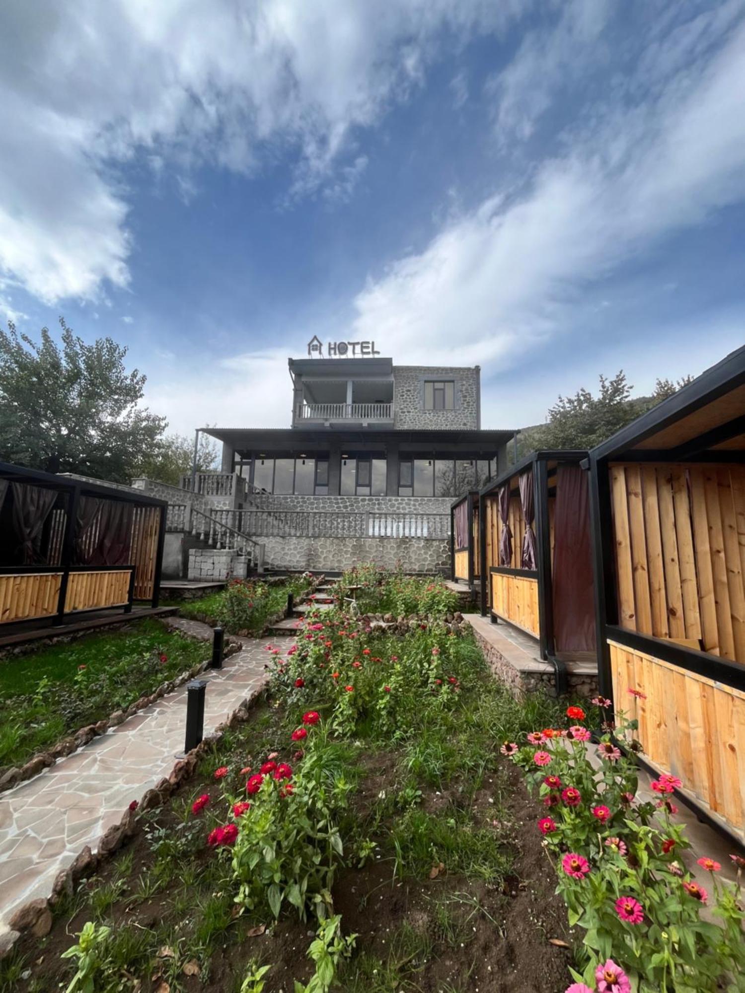 Popock Goris Hotel Екстериор снимка